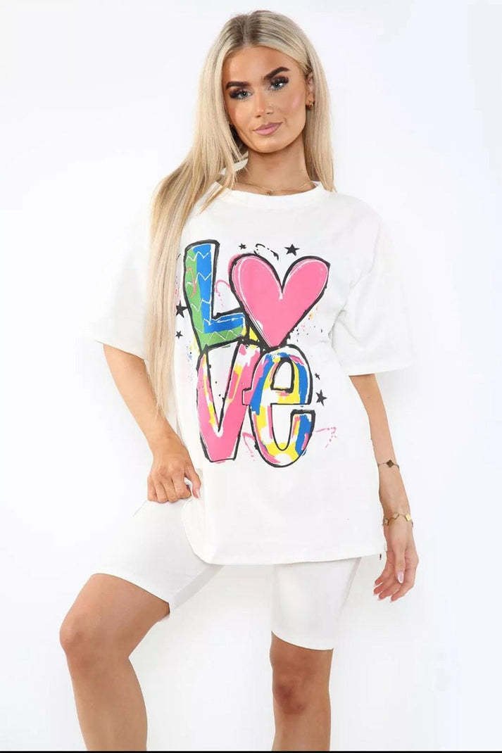 Cykelshorts och t-shirts, del av setet, tvådelat set med slits i sidan och tryckt slogan framtill