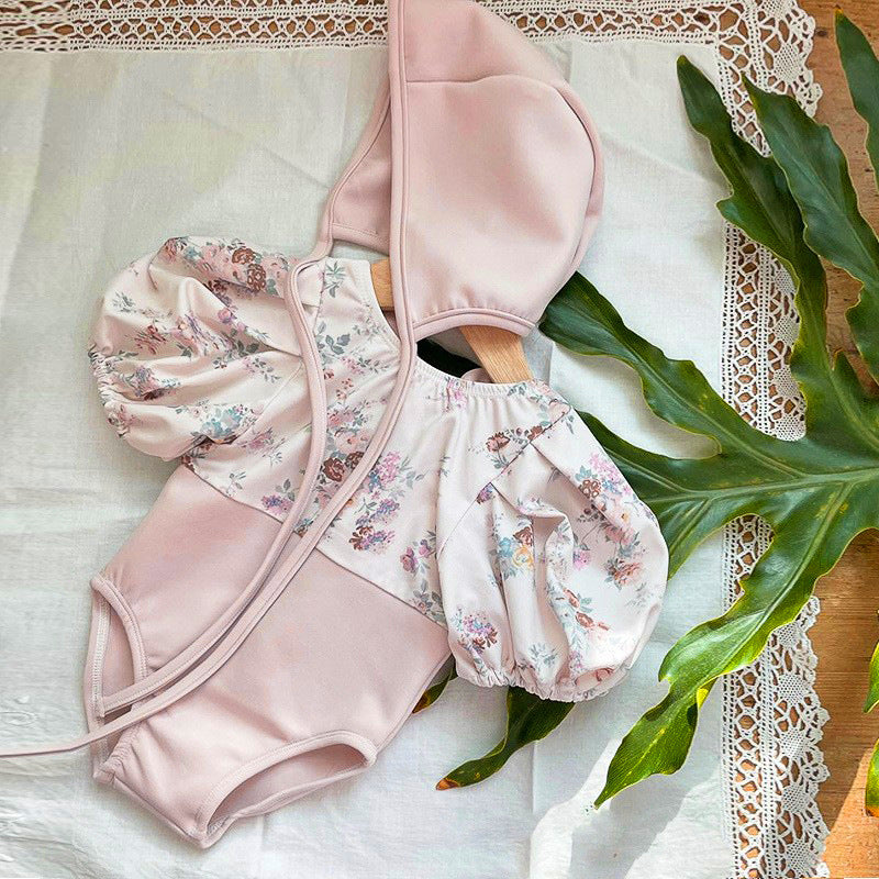 Babybaddräkt Liten blommig enhet med hatt