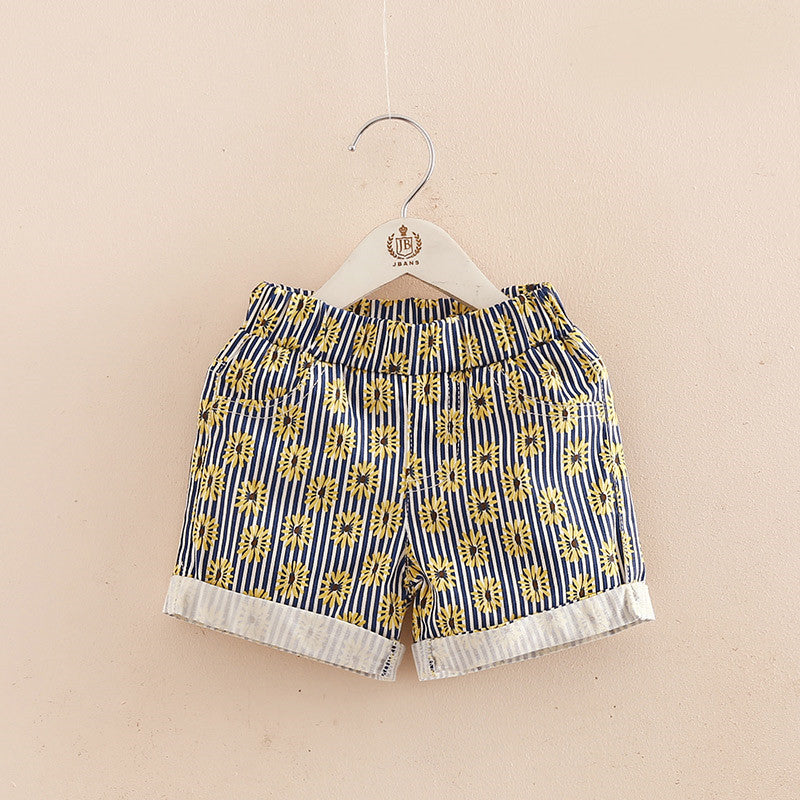 Les enfants portent des pantalons