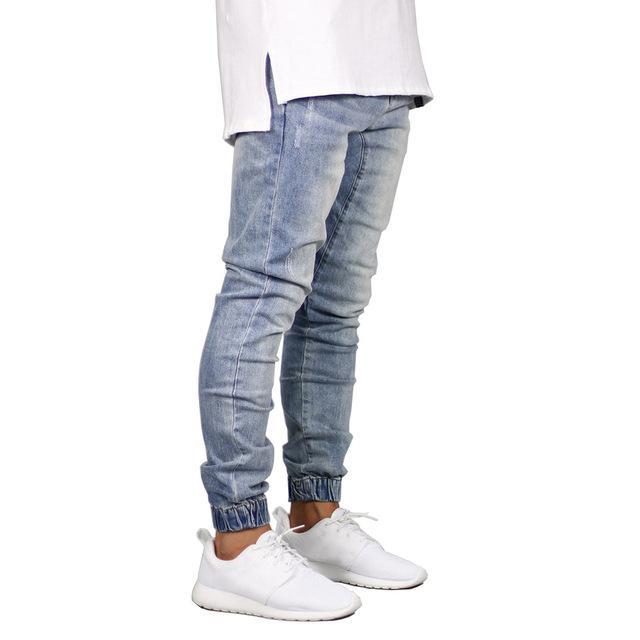 Moderiktiga och bekväma stretchiga herrjeans