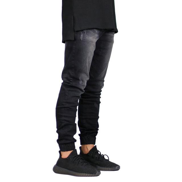 Moderiktiga och bekväma stretchiga herrjeans