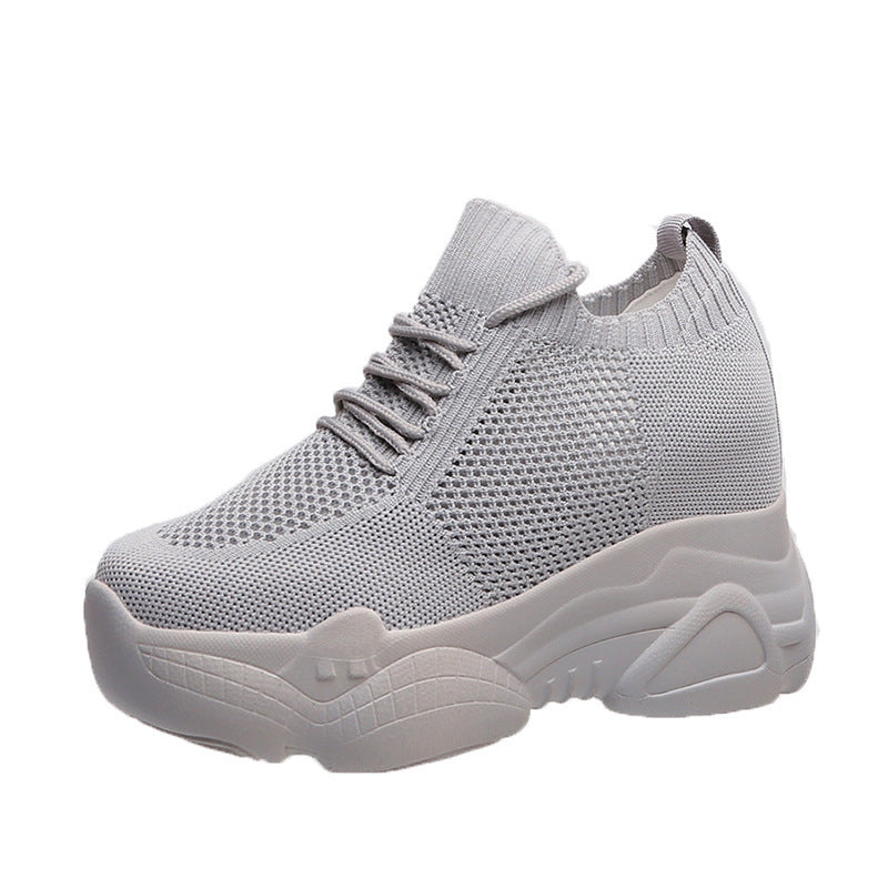 Rehaussez les petites chaussures blanches pour femme