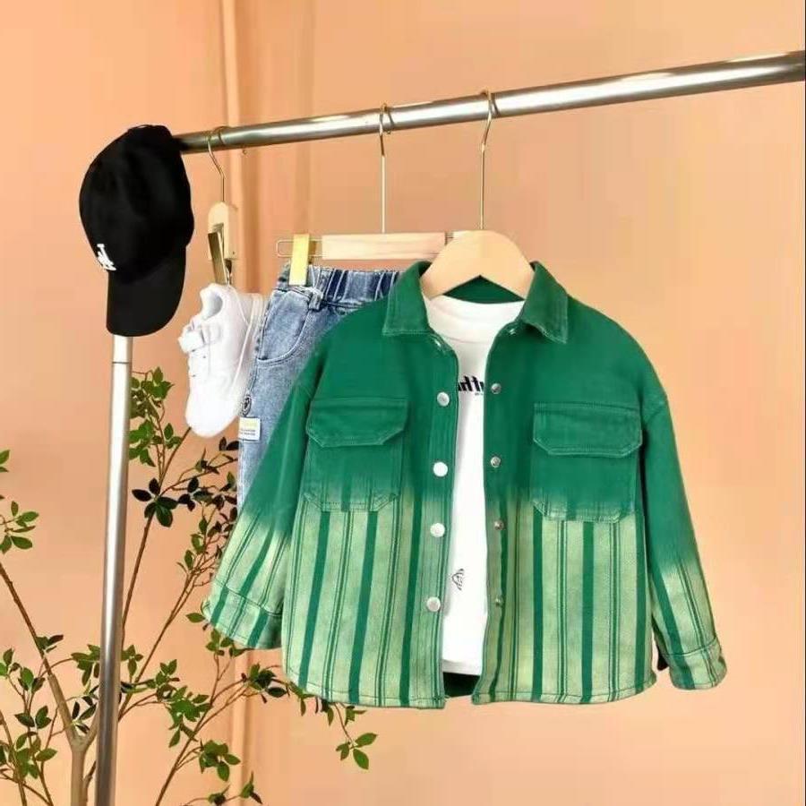 Fashionabla och personliga vårjeansjacka för pojkar