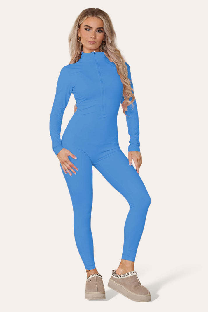 Ribbad jumpsuit med hög halsringning och dragkedja och krage framtill