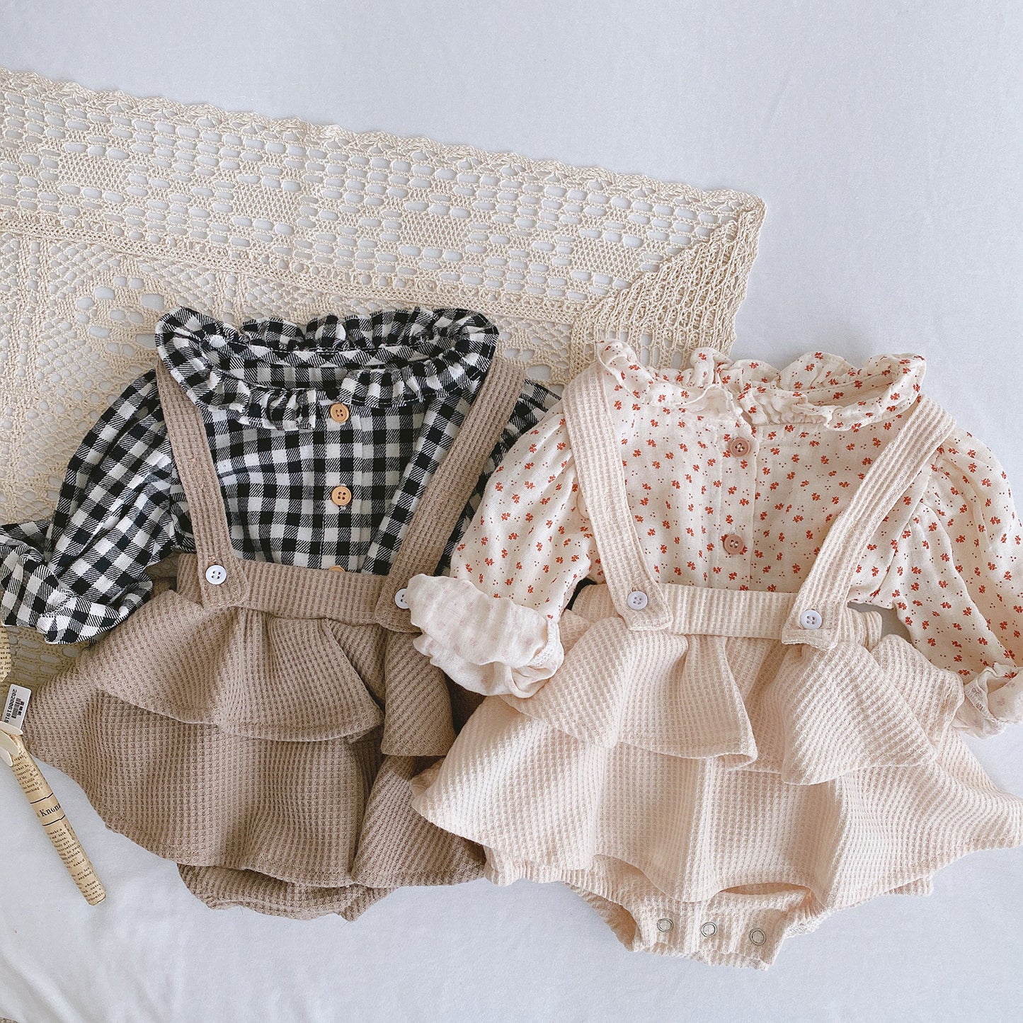 Baby Romper 0-2 År gamla babykläder Baby flicka Utländsk stil Plisserad Lotus Leaf Sling Klitta
