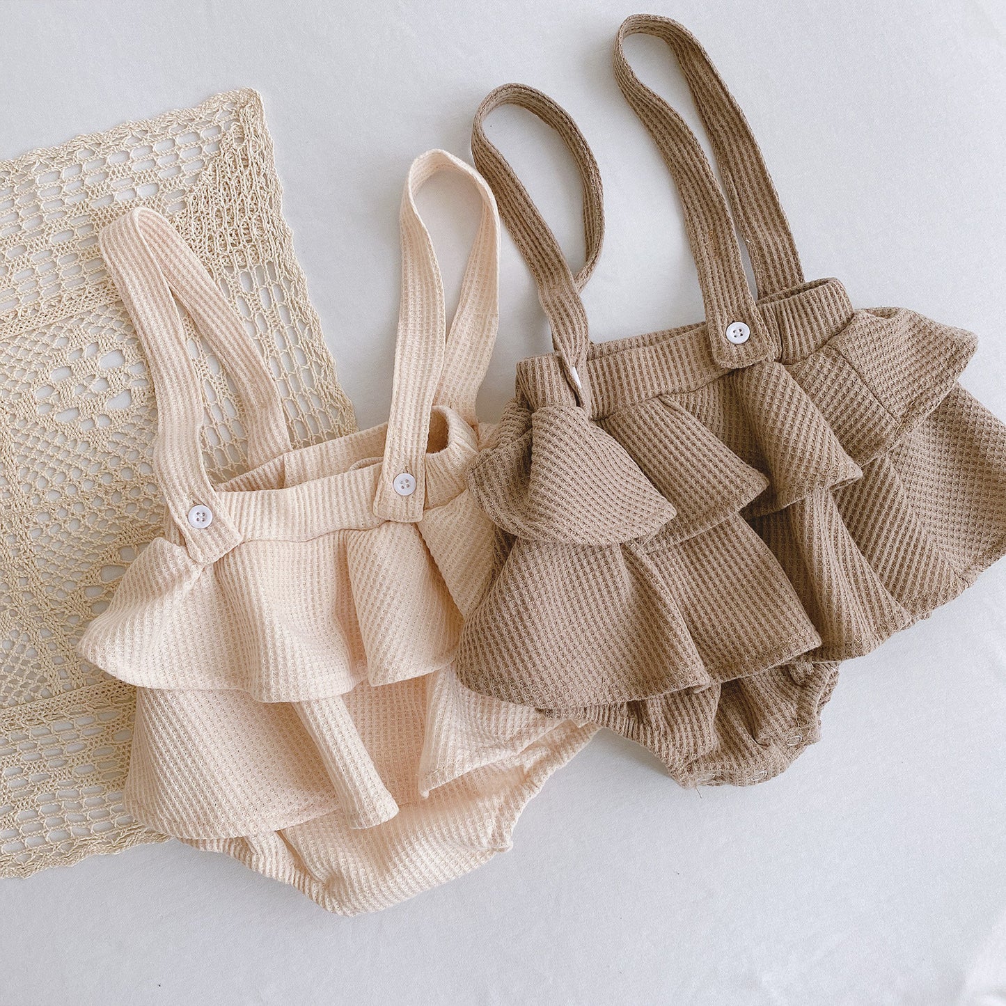 Baby Romper 0-2 År gamla babykläder Baby flicka Utländsk stil Plisserad Lotus Leaf Sling Klitta