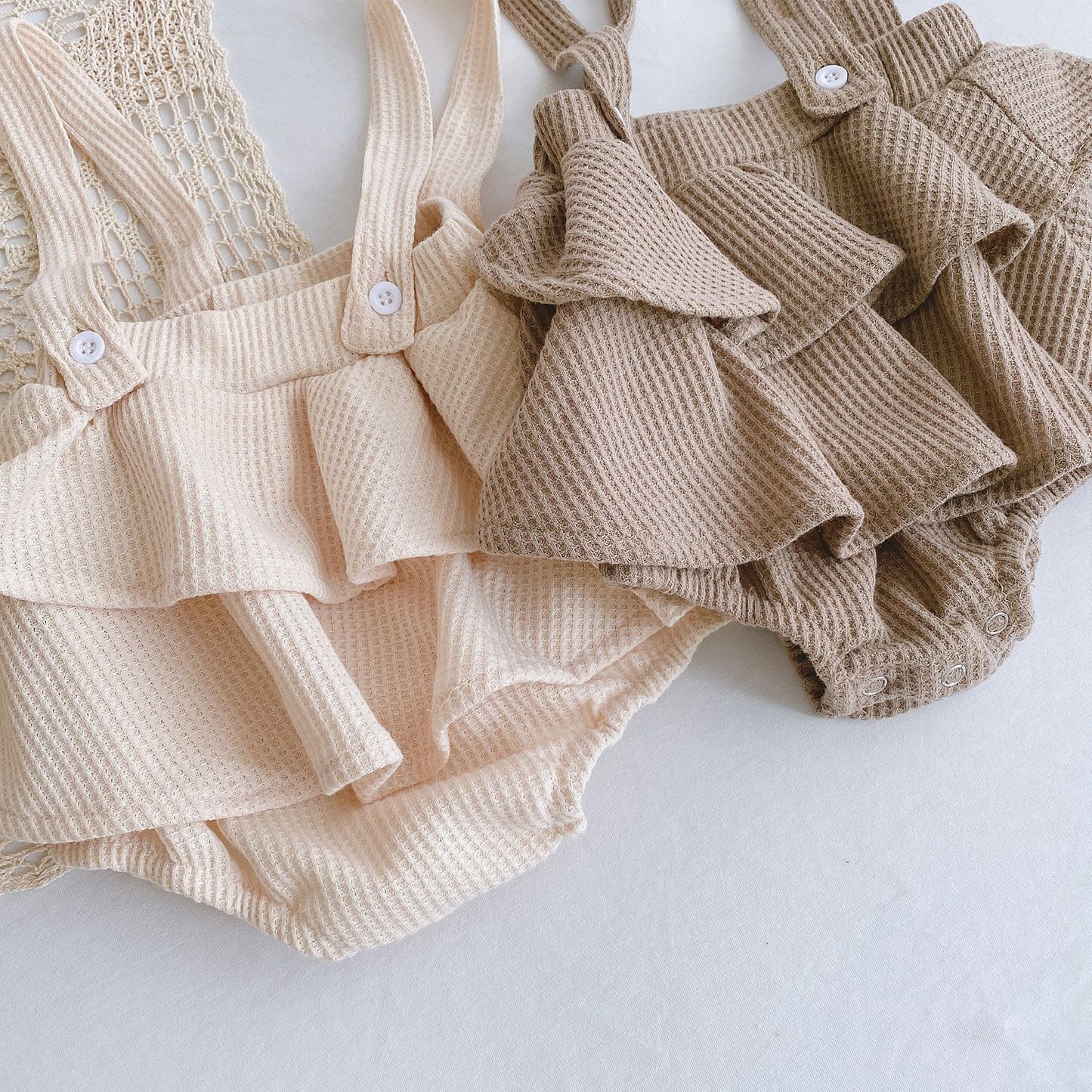 Baby Romper 0-2 År gamla babykläder Baby flicka Utländsk stil Plisserad Lotus Leaf Sling Klitta