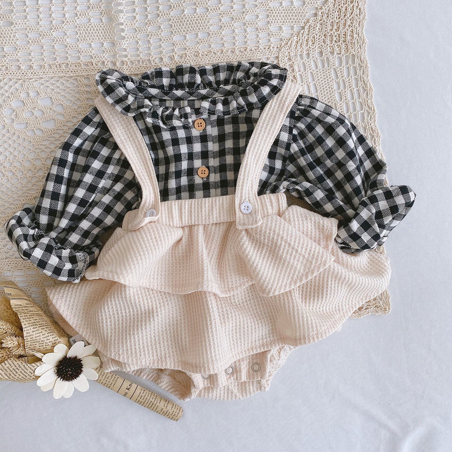 Baby Romper 0-2 År gamla babykläder Baby flicka Utländsk stil Plisserad Lotus Leaf Sling Klitta