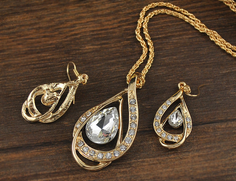 Collier et boucles d'oreilles sertis de cristaux à double goutte