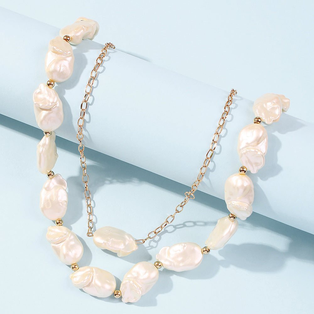 Collier de perles irrégulières de style vacances