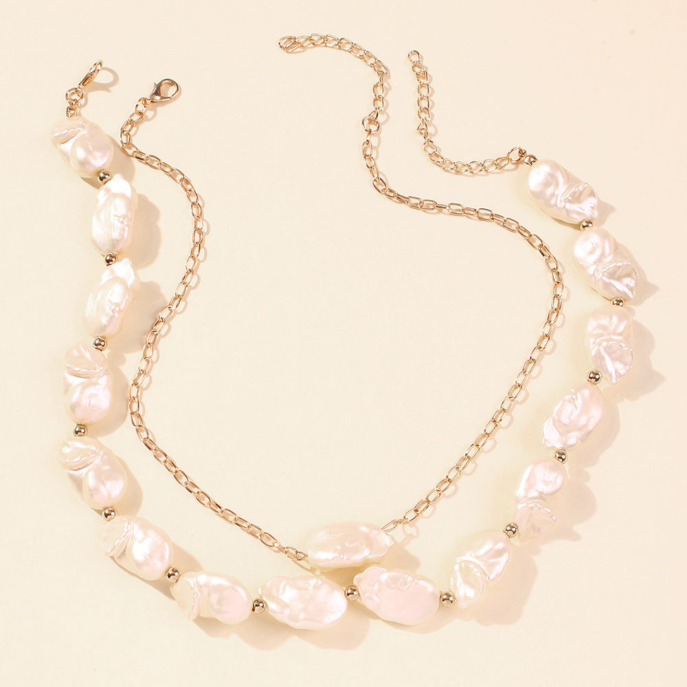Collier de perles irrégulières de style vacances