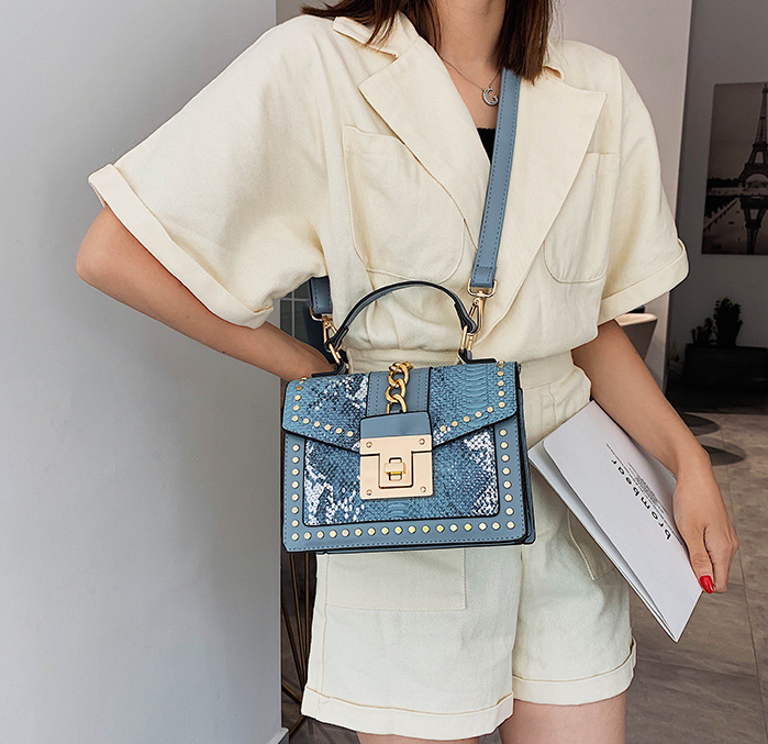 Crocodile Embossed Shoulder Bag - Luxury Alligator Pattern Handbag for Women