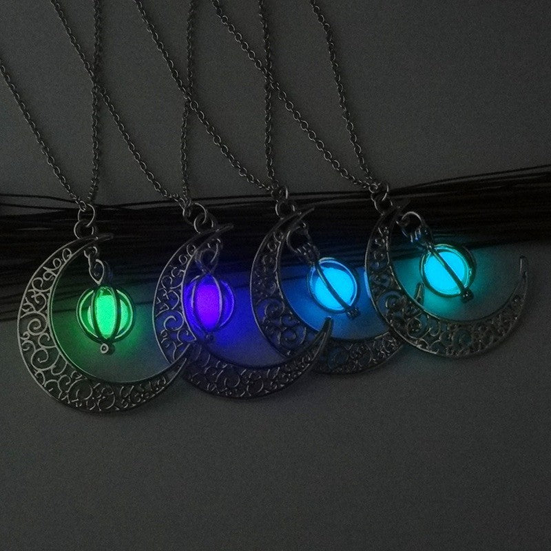 Halsband med Crescent Moon Glow