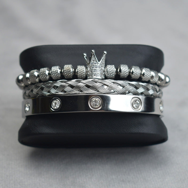 Ananasbollskrona med vridet vävt nät och digitalt armband med diamanter