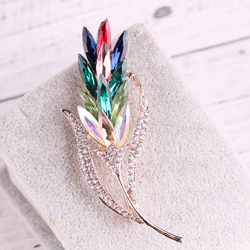 Crystal Leaf Brooch - Elegant Accessory for Nature Lovers