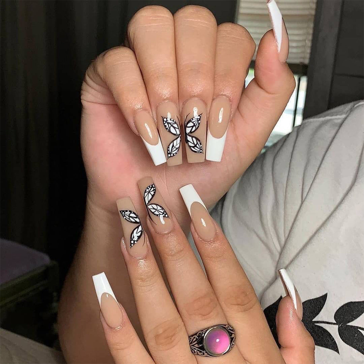 White French Butterfly Press-On Nails - JP1398 Design | 24 Pieces 18g Professional Set