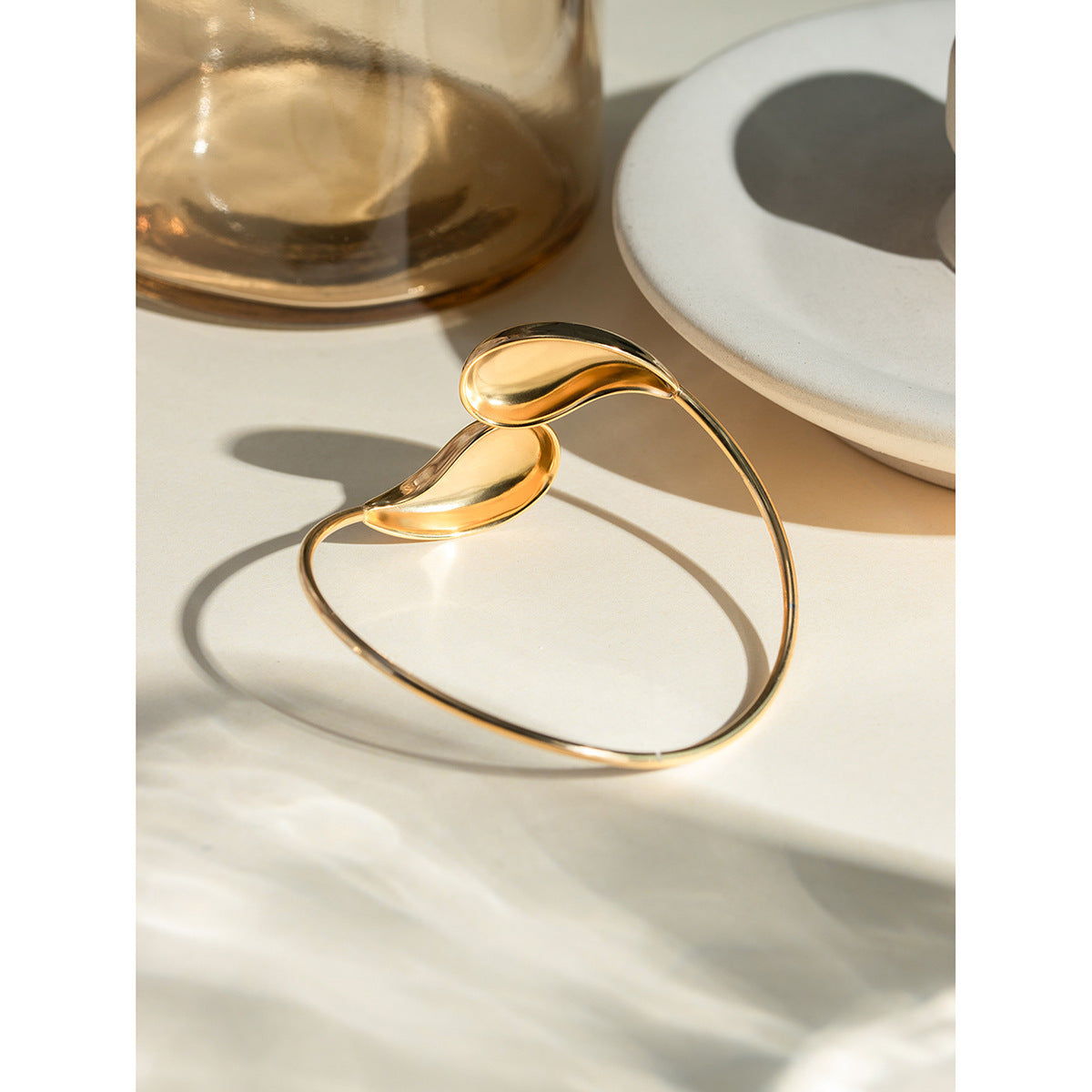 Modesmycken Minar Hiphop Metalliska Oregelbundna Vattendroppe Twist Justerbara Armband För Damer Titan Stål 18K Guld PVD Pläterad Manschettarmband