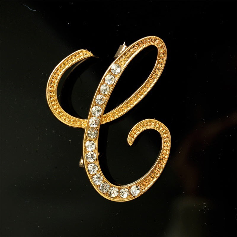 26 engelska alfabetbroscher med diamanter
