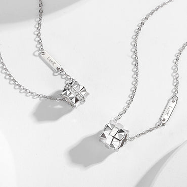 Lovers Necklaces Are Fashionable And Versatile For Men And Women