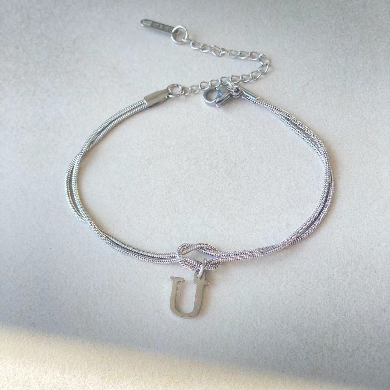 Nya bokstaven AZ kärleksknut armband för kvinnor par guldfärg läcker ormkedja berlockarmband rostfritt stål smycken present alla hjärtans dag presenter