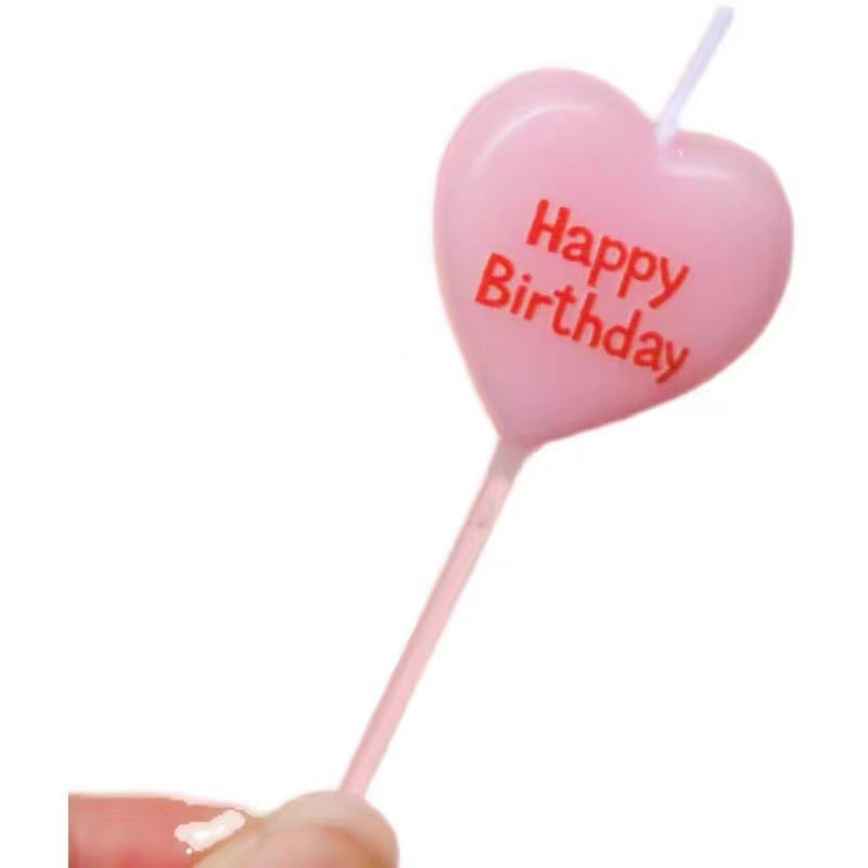 Gâteau De Joyeux Anniversaire En Forme D'amour Décoré De Bougies