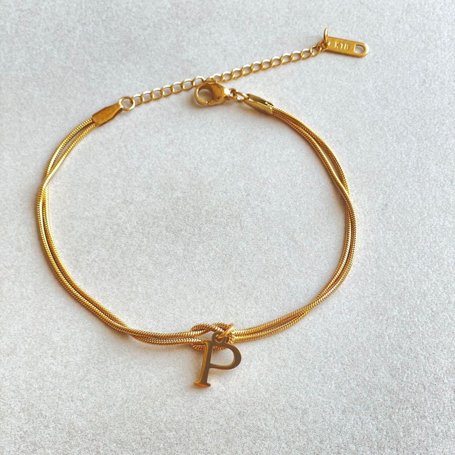 Nya bokstaven AZ kärleksknut armband för kvinnor par guldfärg läcker ormkedja berlockarmband rostfritt stål smycken present alla hjärtans dag presenter
