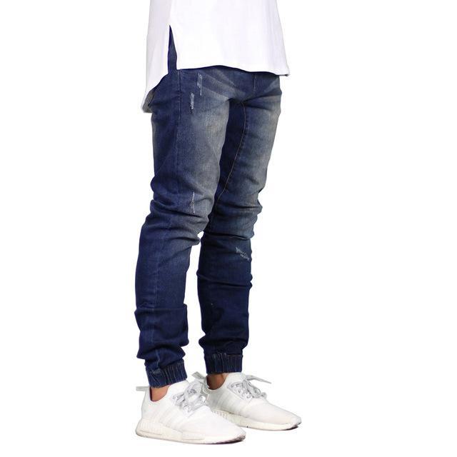 Moderiktiga och bekväma stretchiga herrjeans