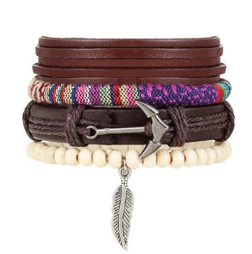 Moderiktiga pärlbesatta läderarmband och armband