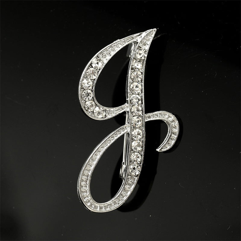 26 engelska alfabetbroscher med diamanter