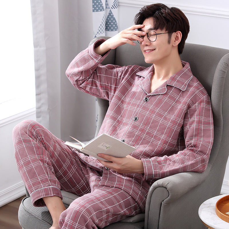 Medelålders äldre pyjamas