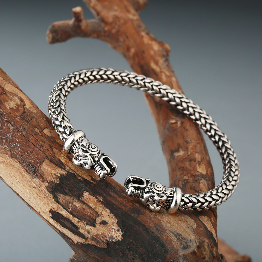 Asgard Crafted Litet Handgjort Rostfritt Stål Grått Varghuvud Torc Armband