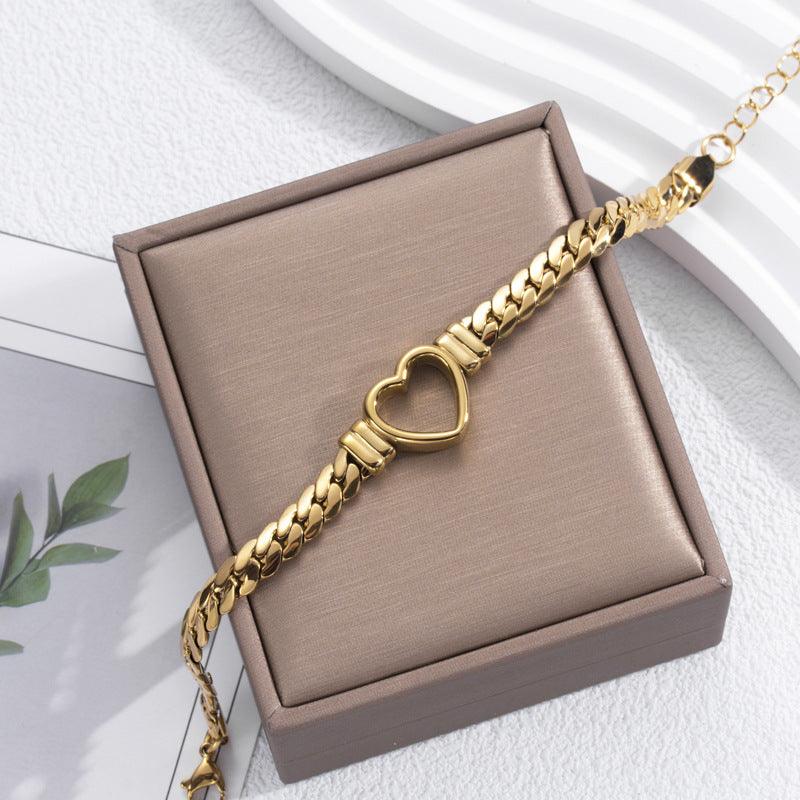 Fashion Simple Hollow Heart Titanium stålarmband