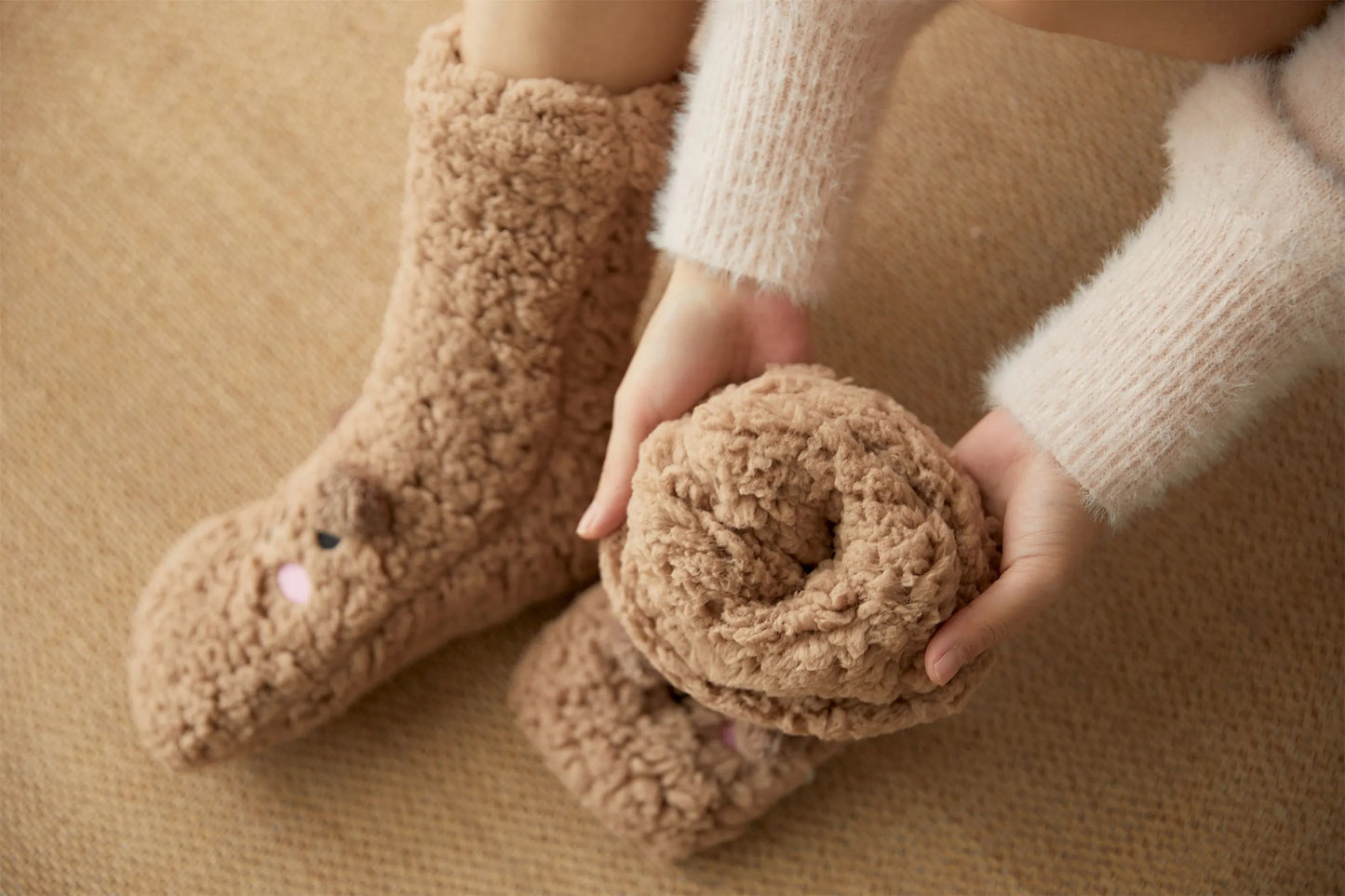 Tecknat golv Vinter Tjock Polyester Fleece Fluffig Mikrofiber Dam Fuzzy Strumpor Rolig Fuzzy Dog Tofflor Strumpor För Kvinnor Söt Fluffig Tjock Varm Vinterstrumpor Mikrofiber Mjuk Hemstrumpor Julklapp