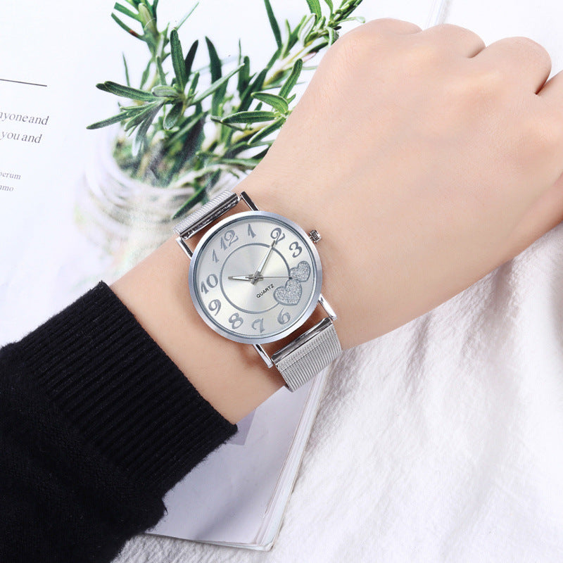Montre de ceinture en maille d'alliage d'or en forme de coeur pour dames