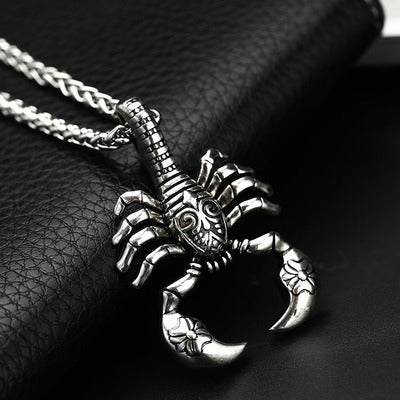 Les modèles d'explosion du collier en titane pour hommes de la mode européenne et américaine Collier en titane Yiwu petits bijoux commerce de gros