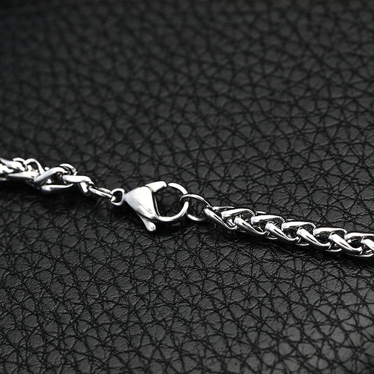 Les modèles d'explosion du collier en titane pour hommes de la mode européenne et américaine Collier en titane Yiwu petits bijoux commerce de gros
