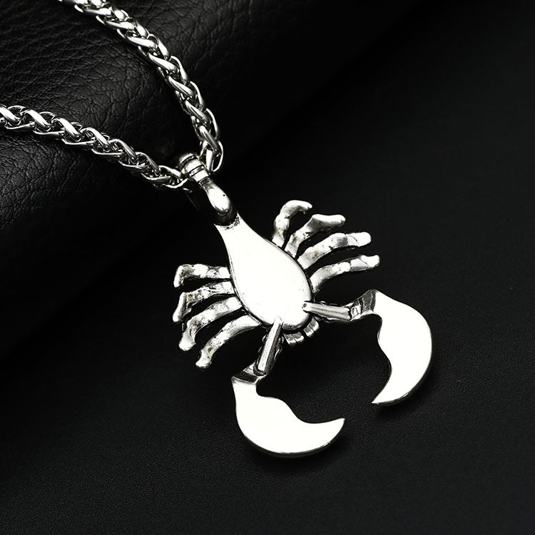 Les modèles d'explosion du collier en titane pour hommes de la mode européenne et américaine Collier en titane Yiwu petits bijoux commerce de gros