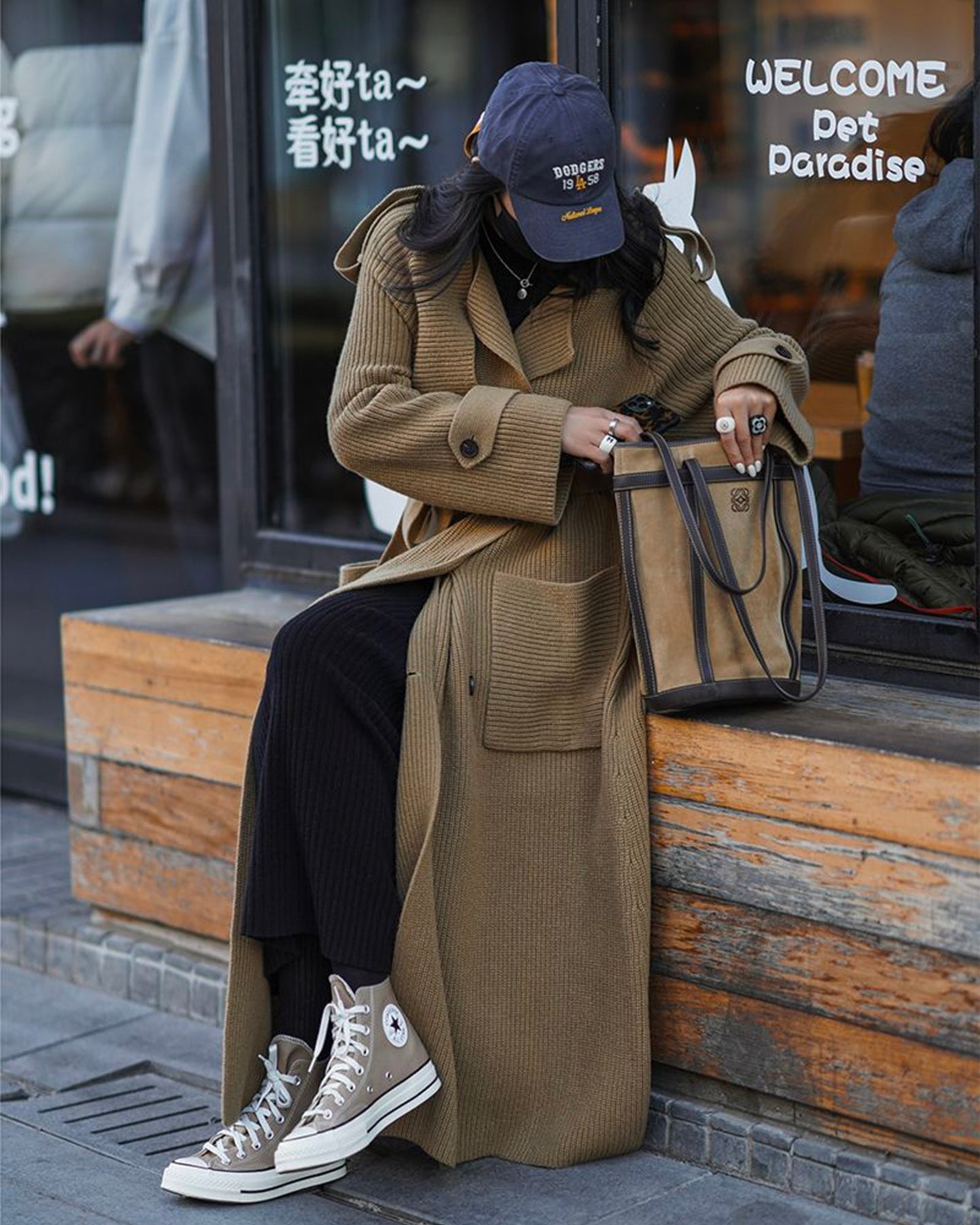 Veste pull coupe-vent longue et résistante haut de gamme avec un design ample et un cardigan tricoté de style paresseux pour les femmes en automne et en hiver