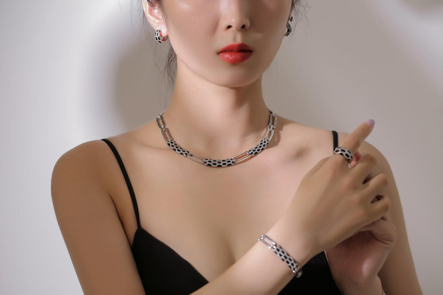 New Korean Style Diamond Earring Necklace Set - Elegant Design