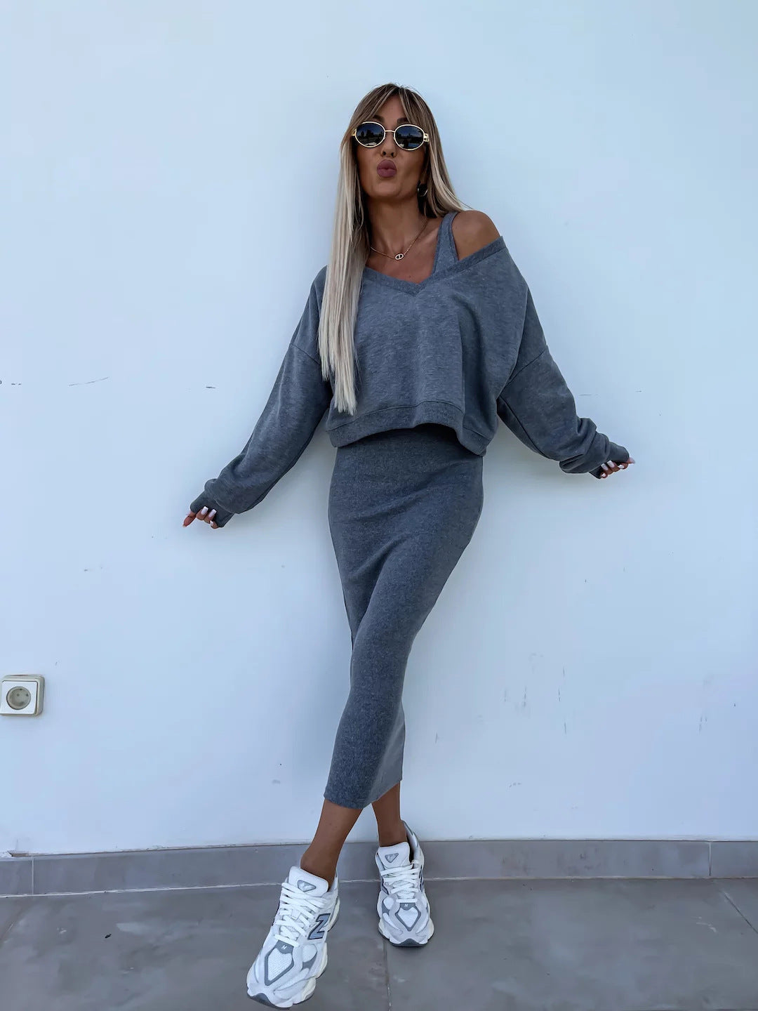 Spring And Autumn Women's Vest Skirt V-neck Sweatshirt Sweater Set