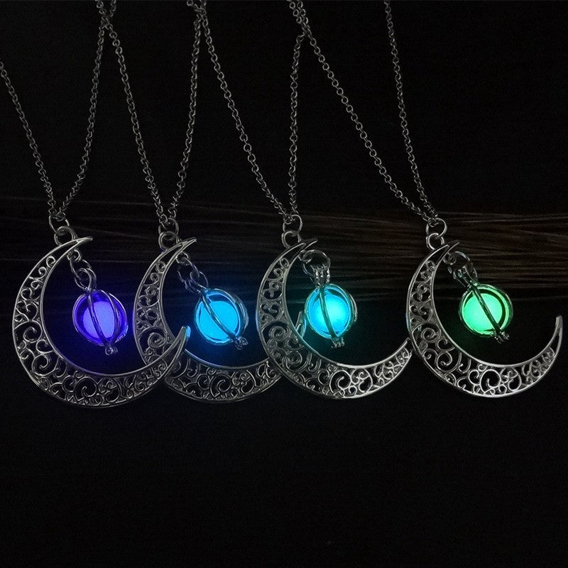 Halsband med Crescent Moon Glow