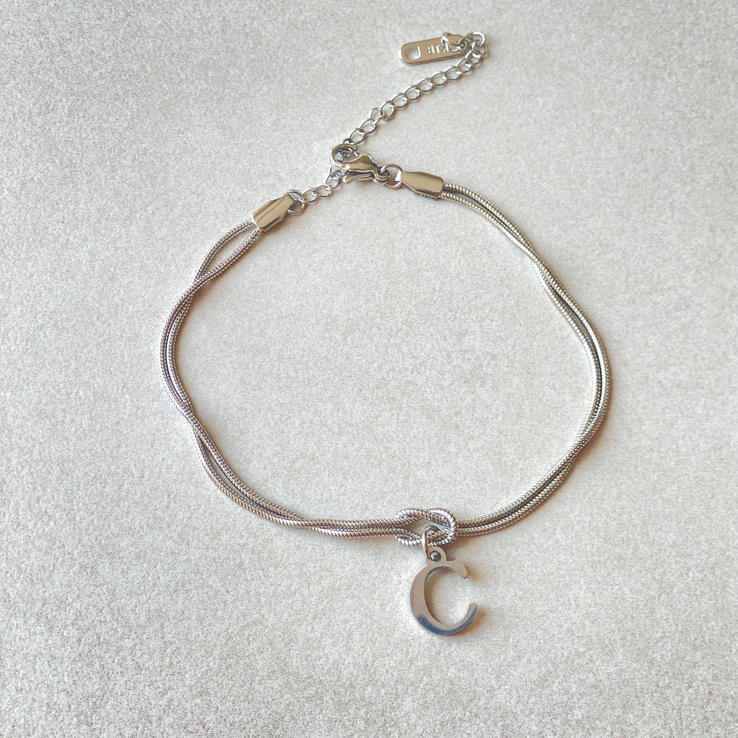 Nya bokstaven AZ kärleksknut armband för kvinnor par guldfärg läcker ormkedja berlockarmband rostfritt stål smycken present alla hjärtans dag presenter