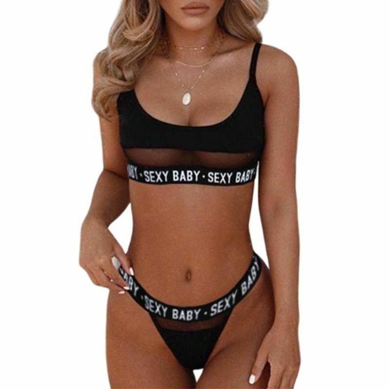 Sexig bikini med genombrutna bokstäver och split