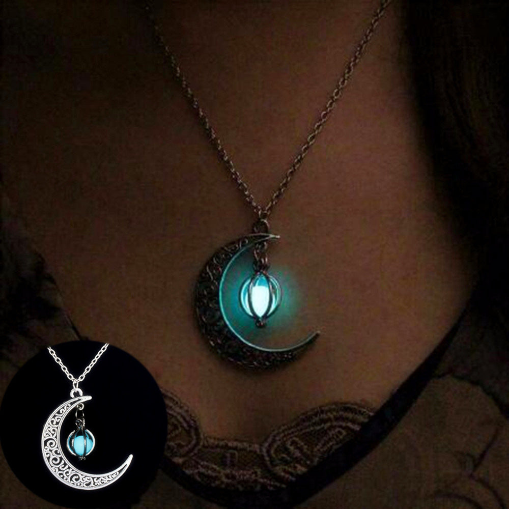 Halsband med Crescent Moon Glow
