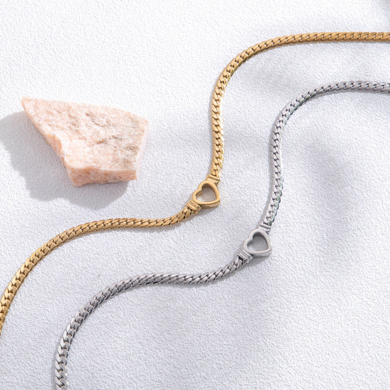 Fashion Simple Hollow Heart Titanium stålarmband