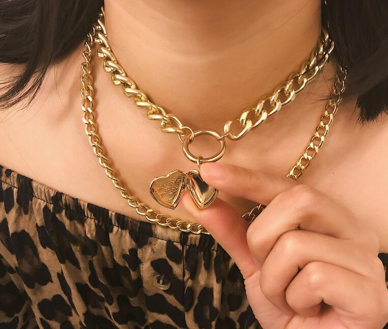Collier ras du cou en forme de cœur en métal pour femmes