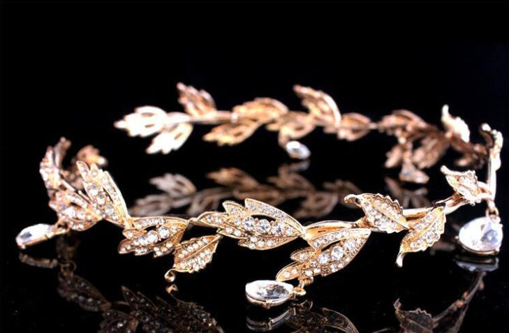 Eyebrow Pendant Full of Rhinestones - Elegant and Stylish