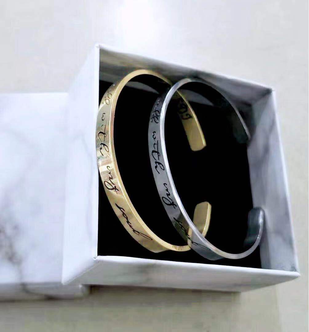 Mantra armband med citat rostfritt stål Cuff Inspirerande smycken Graduation Gåva