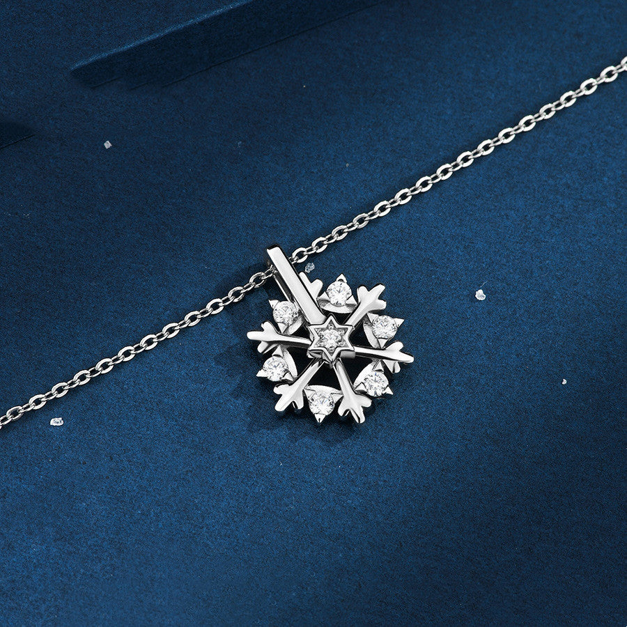 Roterbart 925 Silver Snowflake Halsband Kvinnor Lyx Nisch Design Glänsande Strasssmycken Höst och vinter Födelsedagspresent till vänner