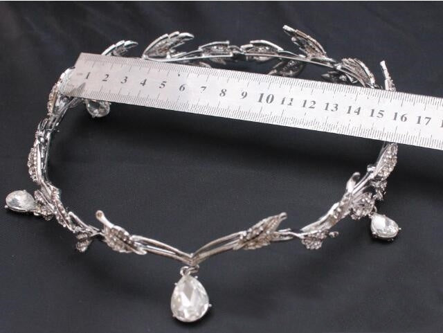 Eyebrow Pendant Full of Rhinestones - Elegant and Stylish